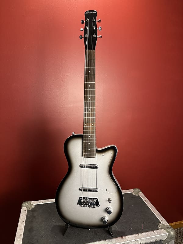 Silvertone 1303/U2 Reissue Silverburst