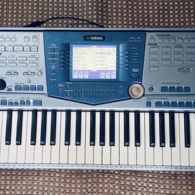 Yamaha PSR-1100 61-Key Arranger Workstation 2000s - Silver