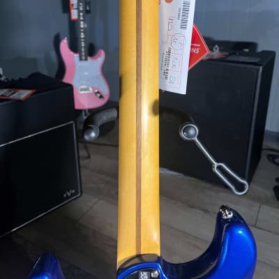 Fender American Ultra Stratocaster HSS Cobra Blue w/ Rosewood Fretboard image 9