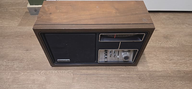 Vintage Zenith AM-FM Radio  			