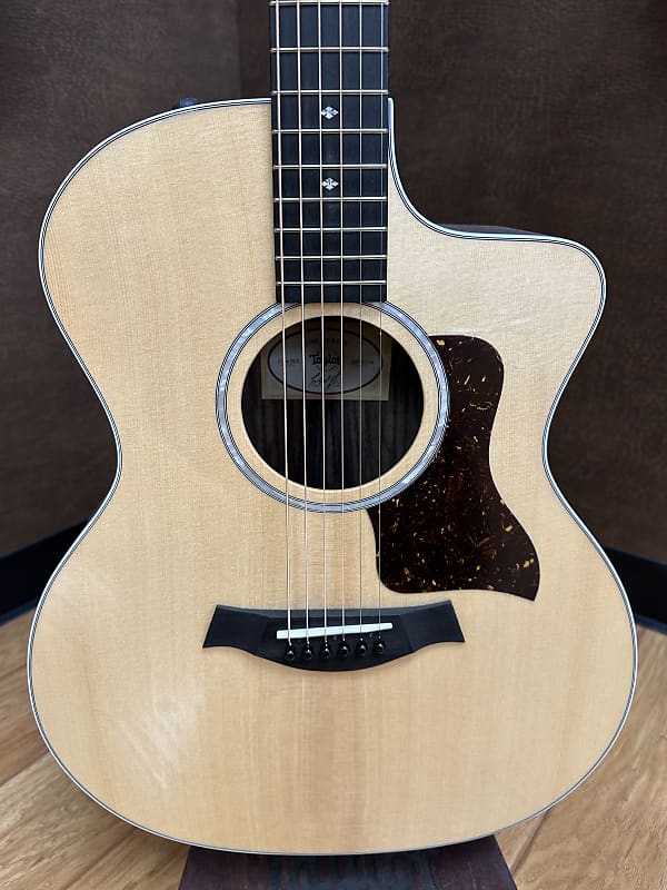 Taylor 214ce DLX 2023