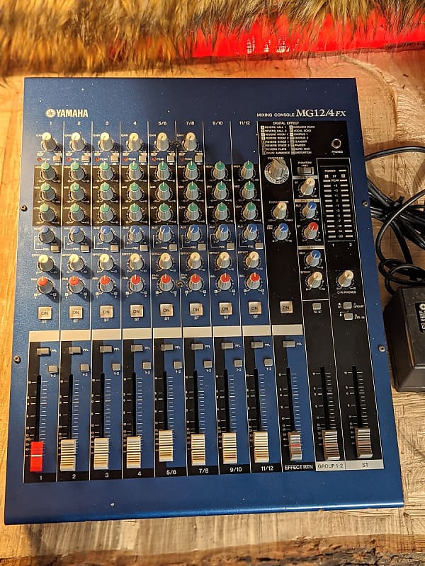 Yamaha MG12/4FX mixer with FX effects SN1497 | Reverb