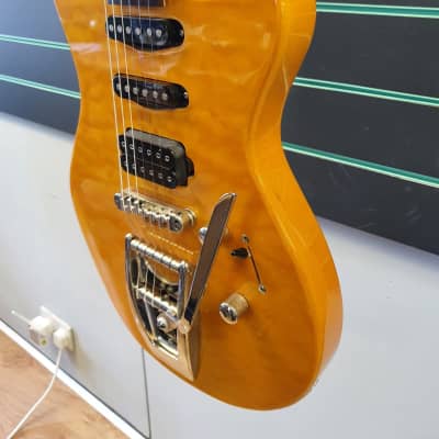Shine SI-802 Translucent Amber With Tremolo HSS Electric Guitar image 3