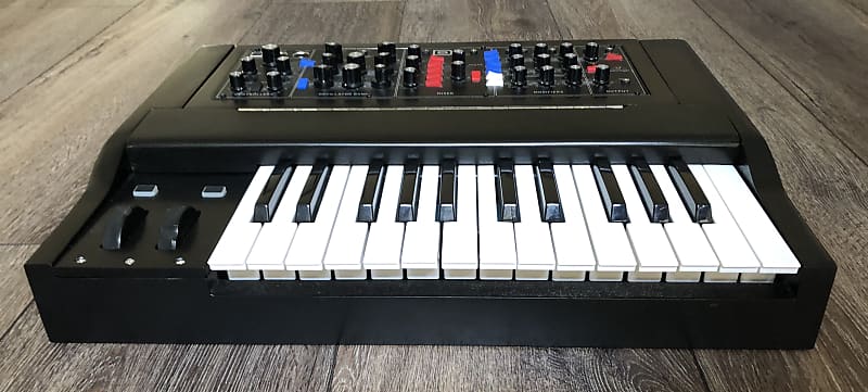 Custom 25 Note Keybed & Enclosure for Behringer Model D 2019 Custom 25 Note Keybed & Enclosure for Behringer Model D 2019