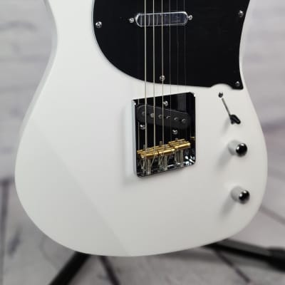 Balaguer Standard Thicket SS 6 String Electric Guitar Gloss White image 4