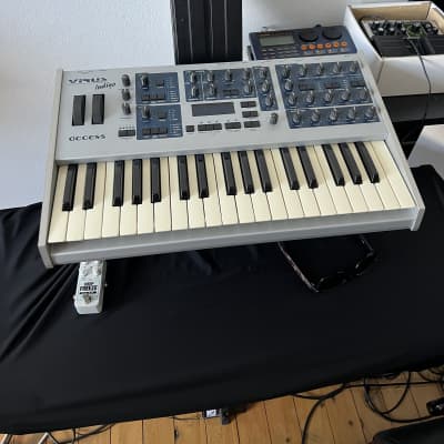 Access Virus Indigo 37-Key Digital Synthesizer 2001 - White