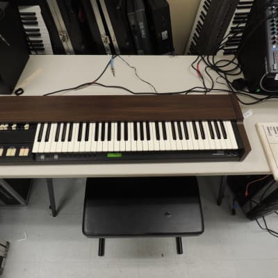 Órgão elétrico Hammond Rhythm II dos anos 70Órgão elétrico Hammond Rhythm II dos anos 70  