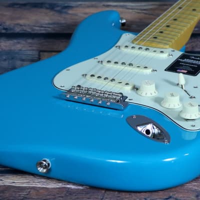 Fender American Professional II Stratocaster with Maple Fretboard, Hardshell Case & Case Candy-2020 - Present in Miami Blue image 5