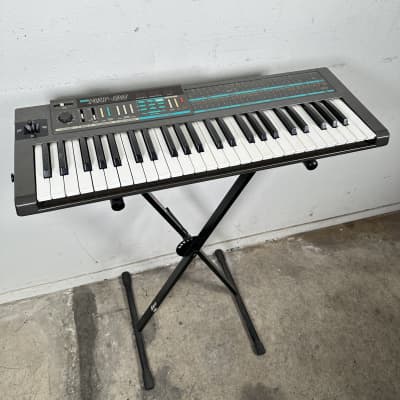 Korg POLY-800 Analog Synthesizer 80s