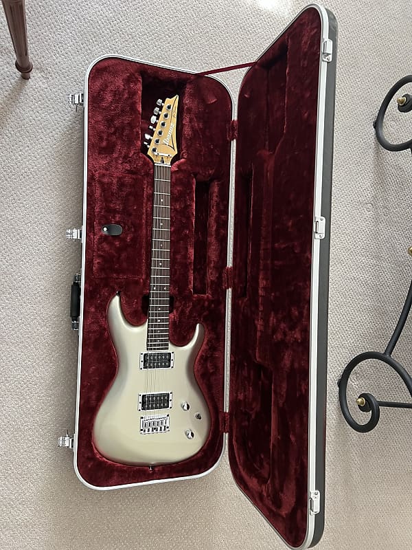 Ibanez JS 1600 PSV Satriani Signature Electric Guitar Premium Silver, signed by Joe!!! image 1