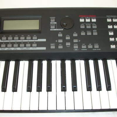 Yamaha MOXF6 61-Key Synthesizer Workstation Keyboard image 5
