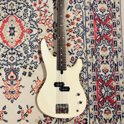 YAMAHA RBX 300 bass guitars