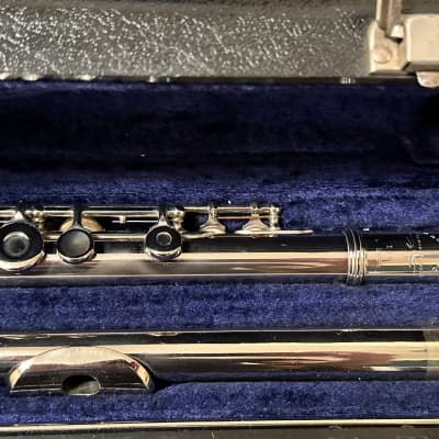 Armstrong 104 Student Model Closed-Hole Flute with C Foot, Offset G 2010s - Silver-Plated image 8