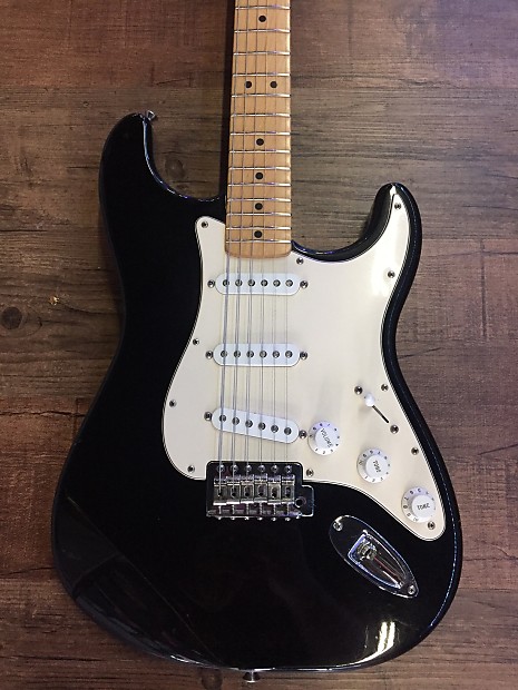 Fender Standard Stratocaster SSS Maple Neck (Made in Mexico) Black