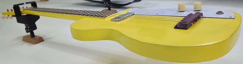 Harmony H42 Stratotone Newport 1955年製 01.jpg