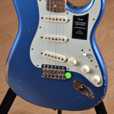 Fender Vintera Road Worn '60s Stratocaster Pau Ferro Fingerboard Lake Placid Blue image 3