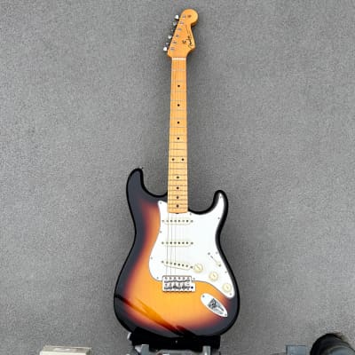 Fender Custom Shop Vintage Custom 1962 Stratocaster NOS Maple Fingerboard 3-Colour Sunburst image 2