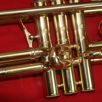 Selmer Paris Lightweight ML Bore 1968 Bb trumpet- Lacquered Brass image 3