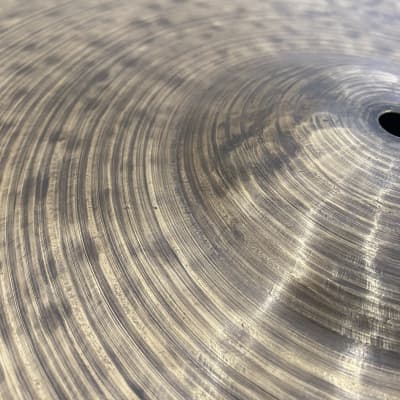 Istanbul Agop 22" 30th Anniversary Ride Cymba 2114 g. + Leather Cymbal Bag image 9
