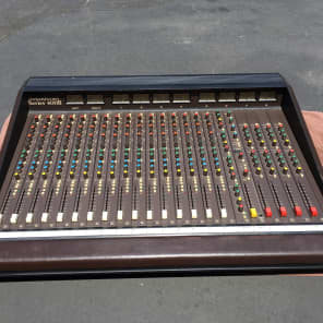 Soundcraft Series 400B 16-Channel 4-Bus Mixing Console