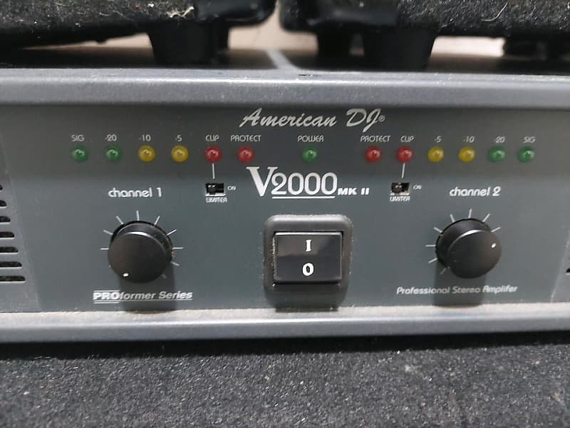 通電確認済み 現状渡し アメリカン オーディオ V2000 mk2 パワーアンプ 通電確認済み 現状渡し アメリカン オーディオ V2000 mk2 パワー