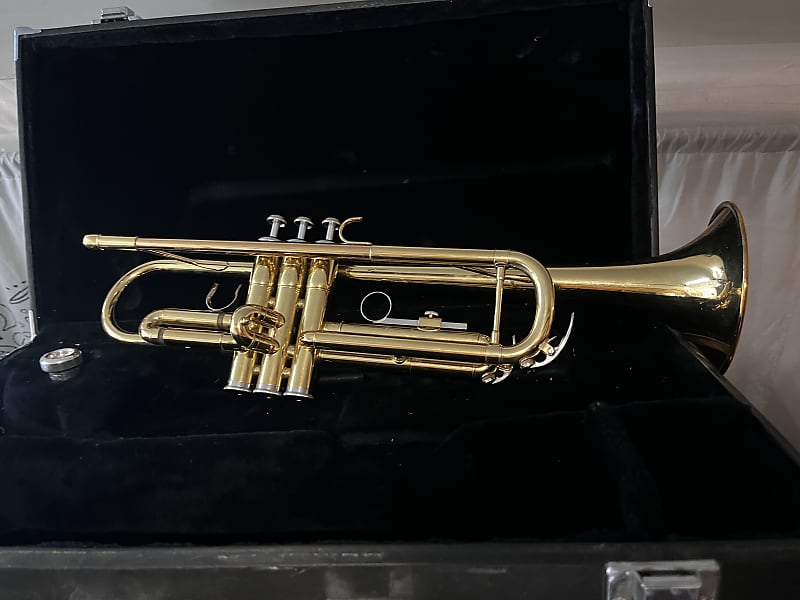 Yamaha YTR‑2335 Standard Bb Trumpet w Case