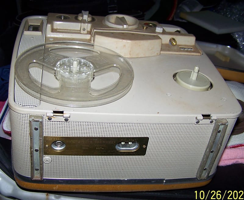 50's Revere T-1100 Tube Type Reel to Reel Tape Recorder