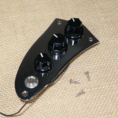 Squier jaguar on sale bass controls