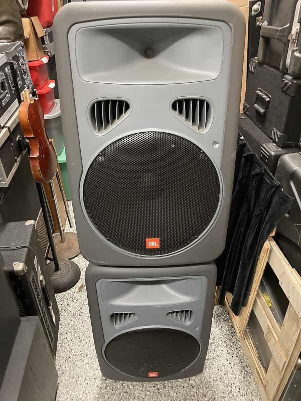 JBL EON Power15 パワードスピーカー　(A JBL EON Power15 🎶 2-Way 15