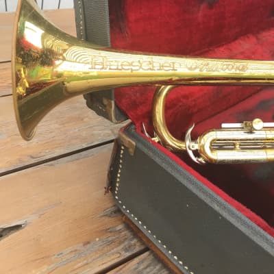 Buescher Aristocrat Trumpet 1963 - Patina gold, 2 mouthpieces image 2