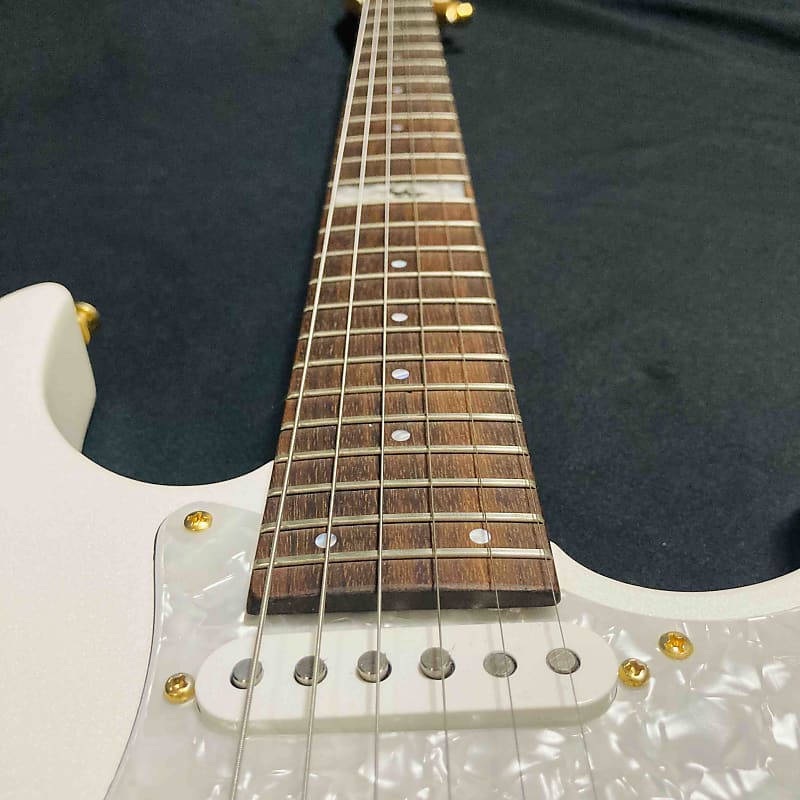 Fernandes エレキギター ホワイト　kenモデル FERNANDES(フェルナンデス) Kenモデルが気になったので試奏