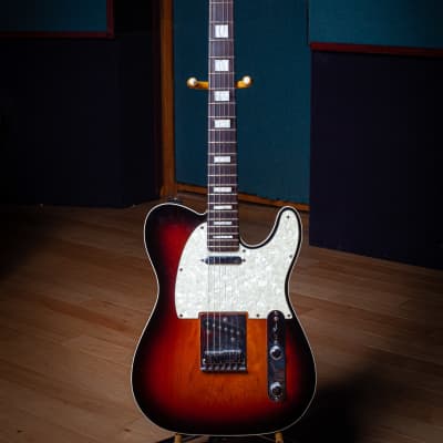 Fender American Telecaster with Rosewood Fretboard 2008 - 2016 - 3-Color Sunburst image 2