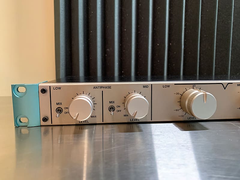 Vestax DCR-1200 3-Band Isolator EQ w/ USA PSU + Individual Vestax DCR-1200 3-Band Isolator EQ w/ USA PSU + Individual