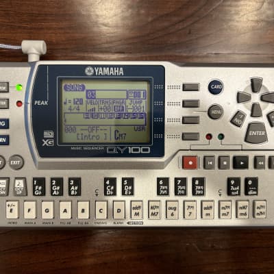 Yamaha QY100 Sequencer 1996 - 2002 - Silver