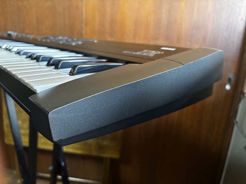 Korg TR-76 TR76 76Key Workstation/Controller Synthesizer Korg TR-76 TR76 76Key Workstation/Controller Synthesizer