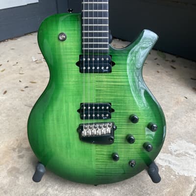 Parker Pm 24 emerald Green Flame Top hornet single cut piezo electric guitar  - Emerald Green Flame image 4
