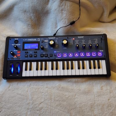 Novation MiniNova 37-Key 18-Voice Synthesizer 2012 - Present - Blue