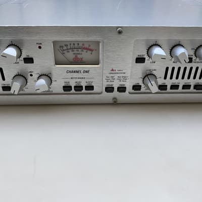 dbx 586 2-Channel Vaccuum Tube Preamplifier 1990s - Silver image 10