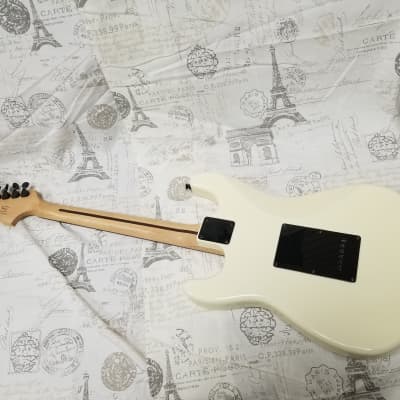 Squier Standard Series Stratocaster 2002 White Matching