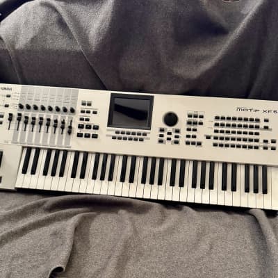 Yamaha Motif XF 6 Production Synthesizer 2010s - White