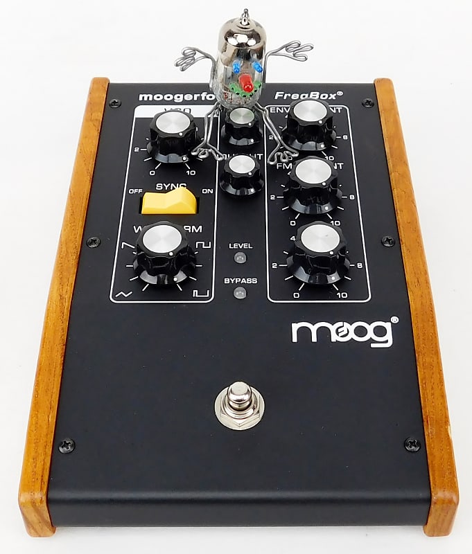 Moog Moogerfooger MF-107 FreqBox Synthesizer Pedal +