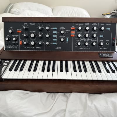 Moog Minimoog Model D Reissue 44-Key Monophonic Synthesizer (2022) 2022 - Present - Black / Wood