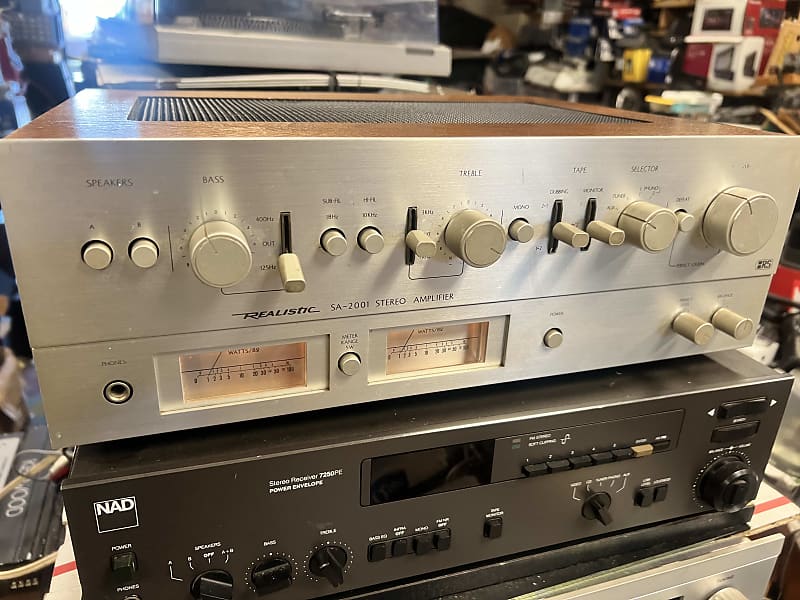 VTG Realistic SA-2001 Stereo Integrated Amplifier - 1979 - Silver & Wood Grain