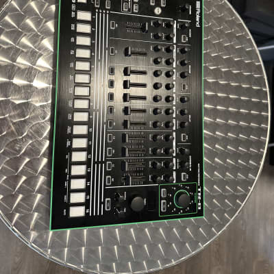 Roland tr-8