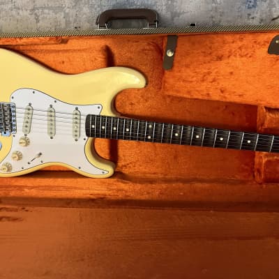 Fender Yngwie Malmsteen Artist Series Signature Stratocaster with Rosewood Fretboard 2007 - Present - Vintage White for sale