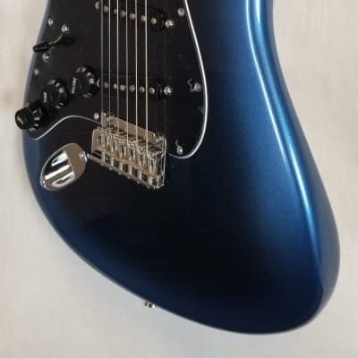 Fender American Professional II Stratocaster Left-Hand, Rosewood Fingerboard, Dark Night, Deluxe HSC image 7