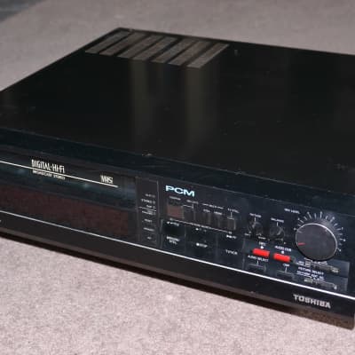 Toshiba DX-900 VHS VCR with PCM Audio Recording Capability | Reverb