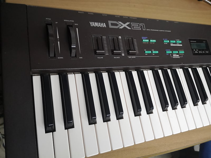 Yamaha DX21 Digital FM Synthesizer image 1