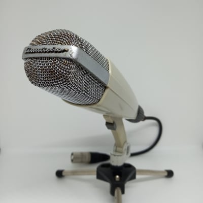 Sennheiser MD 421-2 Cardioid Dynamic Microphone | Reverb Canada