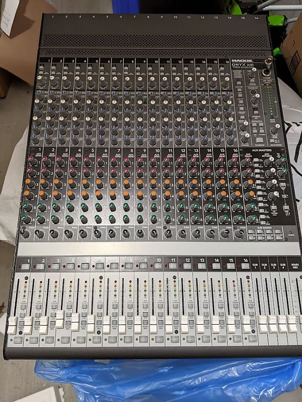 Mackie ONYX 1640 16 Channel 4 Bus 6Aux Analog Mixer /Firewire Reverb